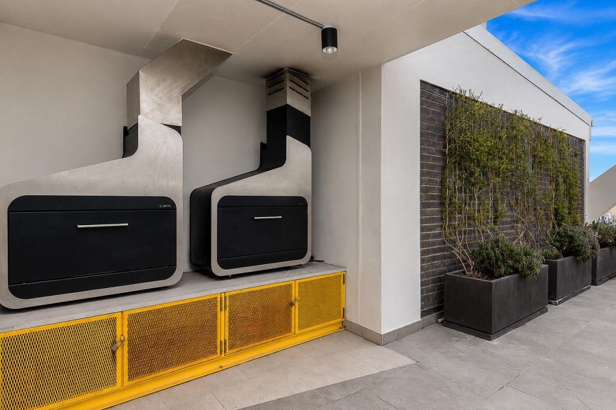 2 Bedroom Property for Sale in Sea Point Western Cape